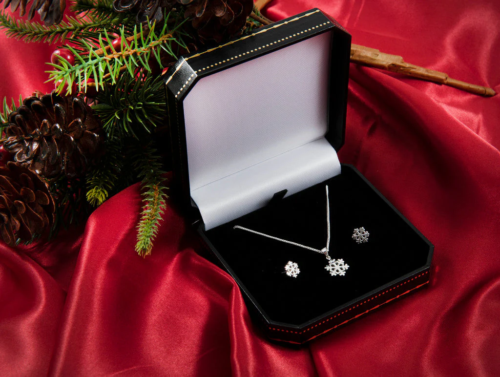 New Sterling Silver Christmas Snowflake Stud Earrings - Image 3